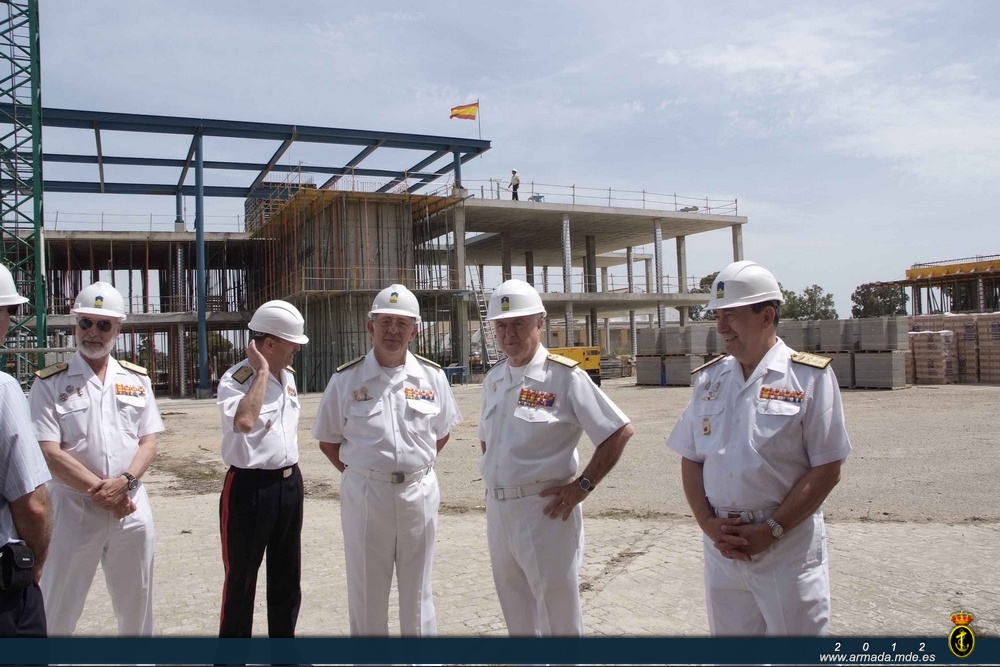 Autoridades de la Armada visitan las obras del nuevo Cuartel General de la FIM